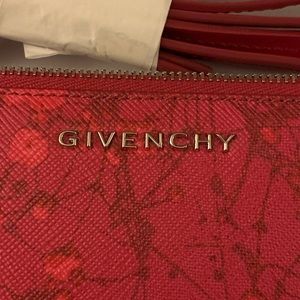 BNIB GIVENCHY WALLET ON CHAIN (strap)